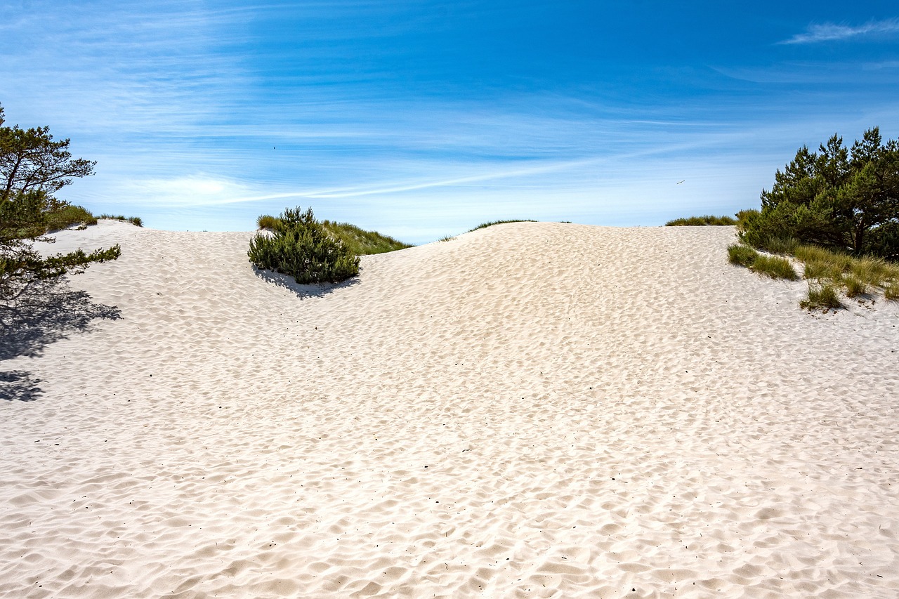 Plage de sable blanc sur l'île de Bornholm