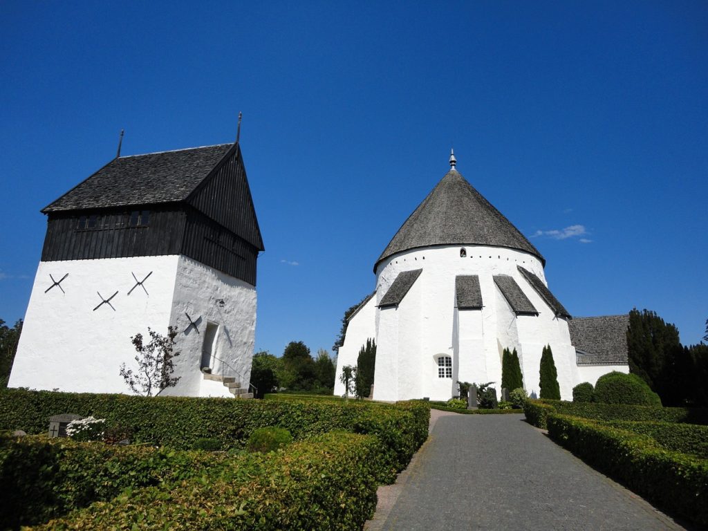 Eglise ronde fortifiée sur l'île de Bornholm
